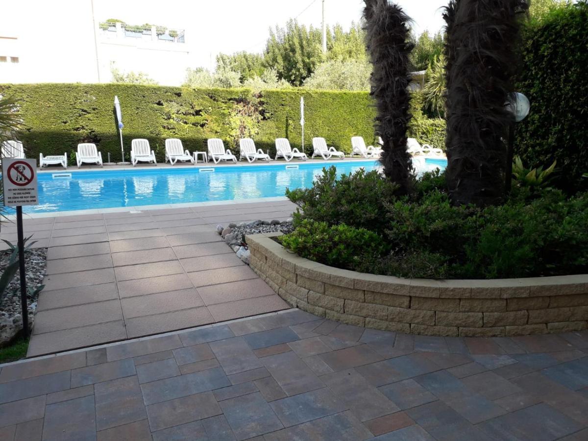 Hotel Fornaci ペスキエーラ・デル・ガルダ エクステリア 写真