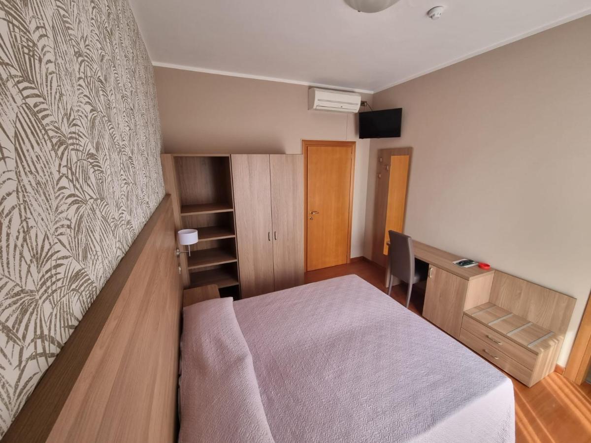 Hotel Fornaci ペスキエーラ・デル・ガルダ エクステリア 写真
