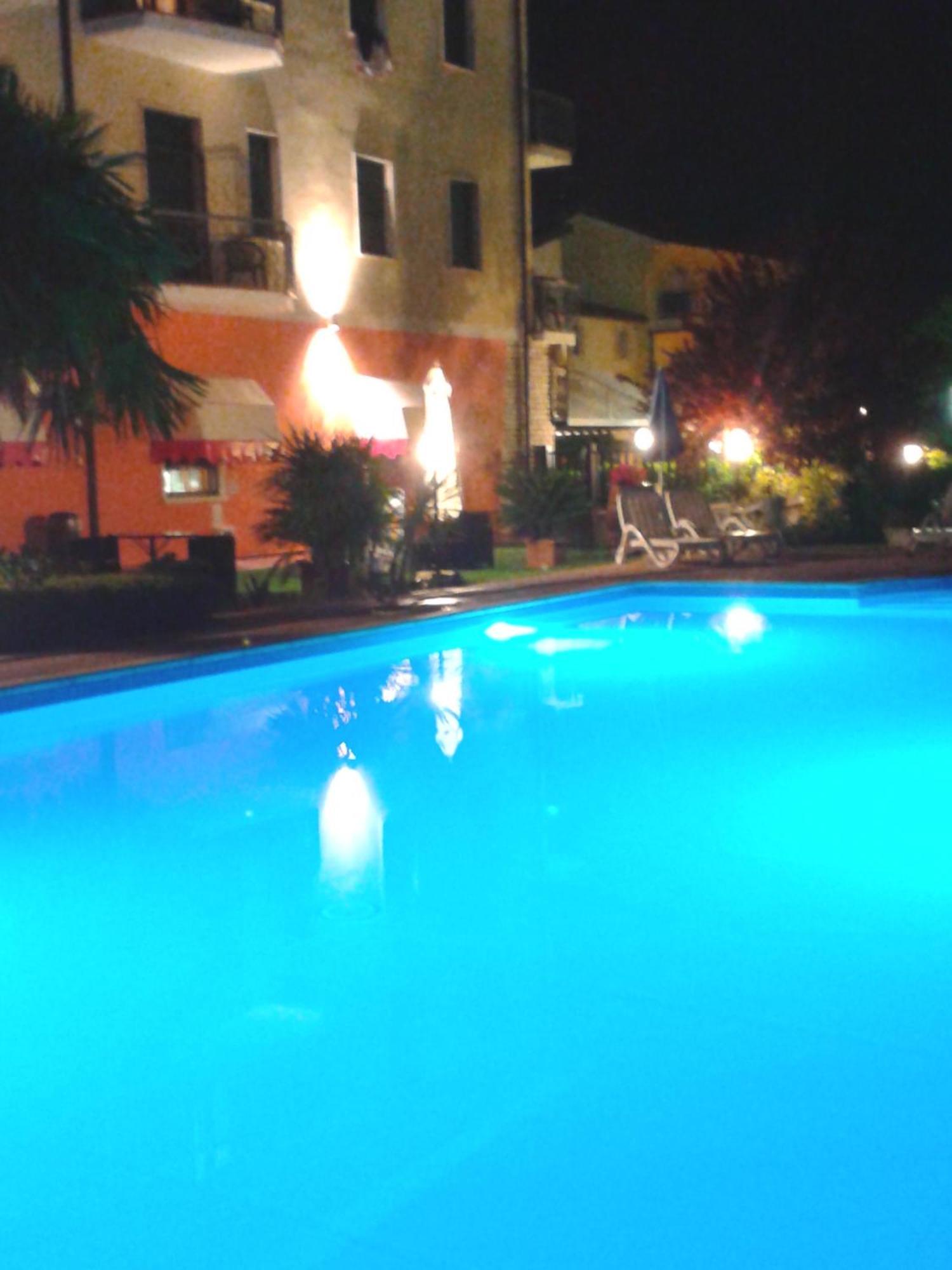 Hotel Fornaci ペスキエーラ・デル・ガルダ エクステリア 写真
