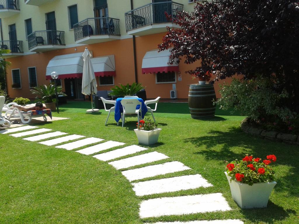 Hotel Fornaci ペスキエーラ・デル・ガルダ エクステリア 写真