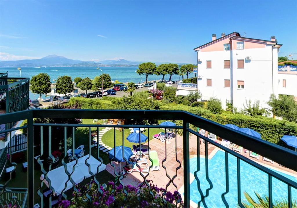 Hotel Fornaci ペスキエーラ・デル・ガルダ エクステリア 写真